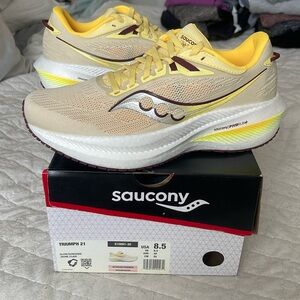 NWT NBW Saucony Triumph 21 Women’s Running Shoes